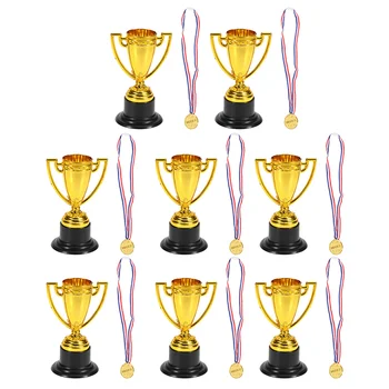 16Pcs Mini Plastové Zlaté Poháre Odmenu Ceny Deti Malé Medailí, pre Deti Darček Ocenenia Zlatá Trofej (8xTrophies + 8xMedals)